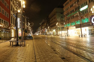 Night-time curfew in Mannheim: the deserted Planken around 9.00 pm
