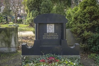 August Wilhelm von Hofmann, grave, Dorotheenstaedtischer Friedhof, Chausseestrasse, Mitte, Berlin,