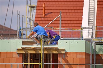 Construction worker (bricklayer) on the building site (Mutterstadt development area,