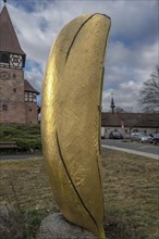 Golden Bee Banana, art in public space by the artist Birgit Maria Joensson, Schwarzenbruck, Middle