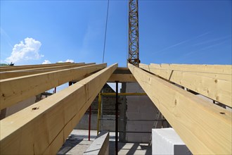 Roof work on a new residential building