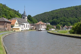 Houseboats on the Rhine-Marne Canal, Lutzelbourg, Lorraine, France, Alsace, Europe