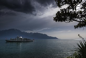 Lake Geneva, thunderstorm, summer, rain, dramatic, dark sky, weather, palm tree, climate boat,