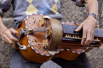 Man playing a hurdy-gurdy, Dinan, Brittany, France, Europe