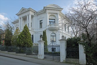 White neo-renaissance villa, Gustav-Freytag-Strasse, city centre, Wiesbaden, Taunus, Hesse,