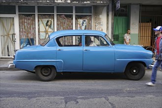 Vintage car from the 1950s in the centre of Havana, Centro Habana, Cuba, Central America