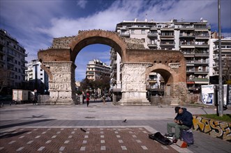 Arch of Galerius, street musician, Thessaloniki, Macedonia, Greece, Europe