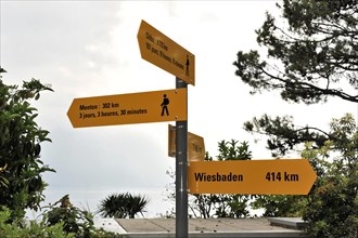 Signpost, Lake Geneva, Montreux, Canton of Vaud, Switzerland, Europe