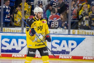 Korbinian Holzer (4, Adler Mannheim) at home against Nuremberg Ice Tigers on matchday 48 of the