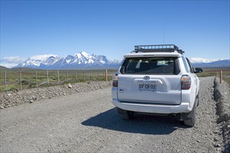 Photo stop, Torres del Paine National Park, Parque Nacional Torres del Paine, Cordillera del Paine,
