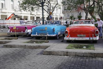 Open-top vintage car from the 1950s in the centre of Havana, Centro Habana, Cuba, Central America