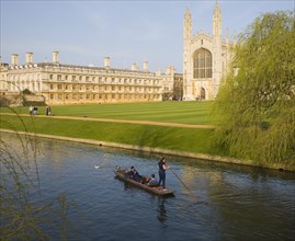 Punting on the river Cam, King's College, Cambridge university, Cambridgeshire, England, United