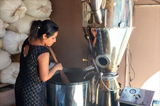 A woman roasting coffee beans on a coffee plantation, Pluma Hidalgo, Pochutla, Oxaca state, Sierra