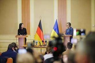Annalena Baerbock (Alliance 90/The Greens), Federal Foreign Minister, and Dmytro Kuleba, Foreign