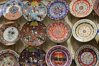 Painted ceramics, plate as souvenir, Grand Bazaar or Kapali Carsi, Beyazit, European part,