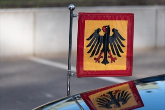 The standard of the Federal President is reflected on the bonnet of a limousine, Germany, Europe