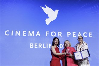 Annalena Baerbock (Alliance 90/The Greens), Federal Foreign Minister, Sharon Stone, US film