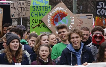Climate activists Luisa Marie Neubauer (left) and Greta Thunberg demonstrate with thousands of