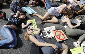 Mass die In, at the Official Animal Rights March demo at Rosenthaler Platz in Berlin. The Animal