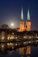 Historic houses and Luebeck Cathedral, Dom zu Luebeck, Luebecker Dom along the river Trave at the