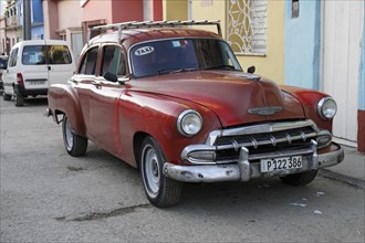 Vintage car from the 1950s in the centre of Havana, Centro Habana, Cuba, Central America