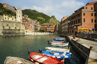 Village with colourful houses by the sea, Vernazza, UNESCO World Heritage Site, Cinque Terre,