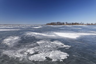 Winter, wide and frozen riverscape, Saint Lawrence River, Province of Quebec, Canada, North America