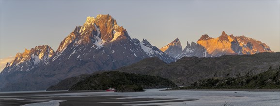 Panorama, Sunset at Lago Grey, Torres del Paine National Park, Parque Nacional Torres del Paine,