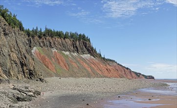 Cliffs, red sandstone, Five Islands Provincial Park, Fundy Bay, Nova Scotia, Canada, North America
