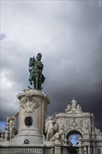 Dom Jose with the Arco da rua Augusta, equestrian monument, arch, triumphal arch, monument, old
