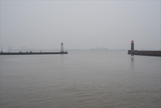 Leuchtturm, Hafeneinfahrt, Bremerhaven, Deutschland