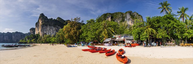 Railay-beach near Krabi, panorama, sandy beach, dream beach, beach, beach holiday, limestone rocks,