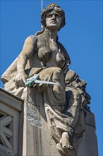Statue of the Muse Melpomene, Giessen Municipal Theatre by architects Fellner & Helmer, Classicism