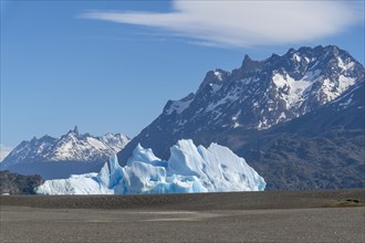 Iceberg and mountain range, Lago Grey, Torres del Paine National Park, Parque Nacional Torres del