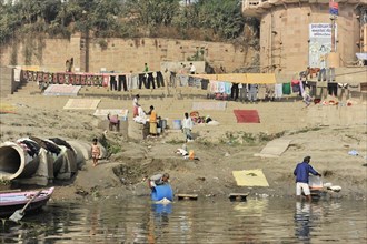 Everyday scene on the riverbank with laundry laid out to dry, Varanasi, Uttar Pradesh, India, Asia