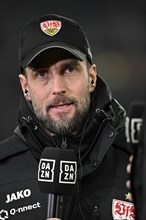 Coach Sebastian Hoeness VfB Stuttgart, portrait, interview, microphone, mike, DAZN, MHPArena, MHP
