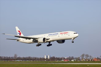China Eastern Airlines Boeing 777-39P (ER) with registration B-2023 approaching the Polderbaan,