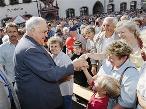 Federal Chancellor Helmut Kohl greets CDU party supporters on the market square in Naumburg in