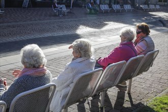 Pensioners sitting on a bench, Bad Harzburg, 06.10.2018