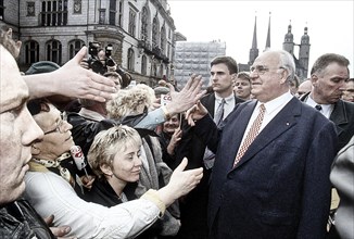Chancellor Helmut Kohl greets CDU party supporters on the market square in Halle in front of his