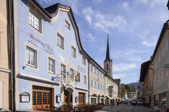 Ludwigstrasse with historic houses and Lueftlmalereien, in the back church Maria Hammelfahrt,