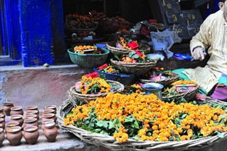 Stall selling flowers, clay pots and fruit at a street market, Varanasi, Uttar Pradesh, India, Asia
