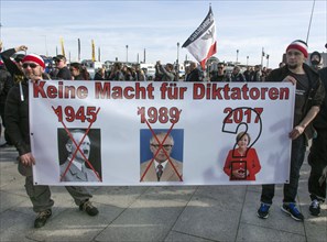 Participants in the Merkel must go demo. Demonstration by right-wing populist and right-wing