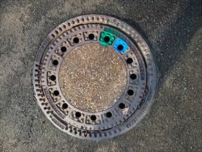 Colour-coded manhole cover