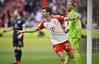 Goal celebration Thomas Mueller FC Bayern Munich FCB (25) Disappointment at goalkeeper Robin