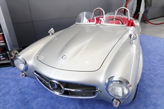 RETRO CLASSICS 2010, Stuttgart Messe, Silver classic convertible (Mercedes) with red seats from the