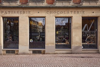 Window front of a patisserie and chocolaterie in the historic centre of Colmar, Departement