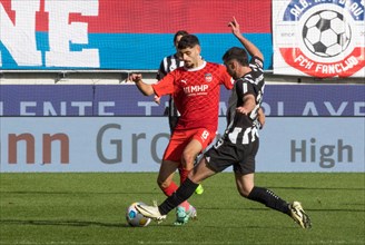 Football match, Eren DINKCI 1.FC Heidenheim left in a duel for the ball with Joe SCALLY Borussia
