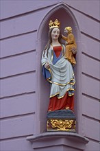 Madonna figure with baby Jesus and golden crown on the corner of the Hauptwache building,