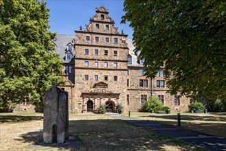 Armoury, German Renaissance, gate tower, stone sculpture by Georg von Kovats, Justus Liebig